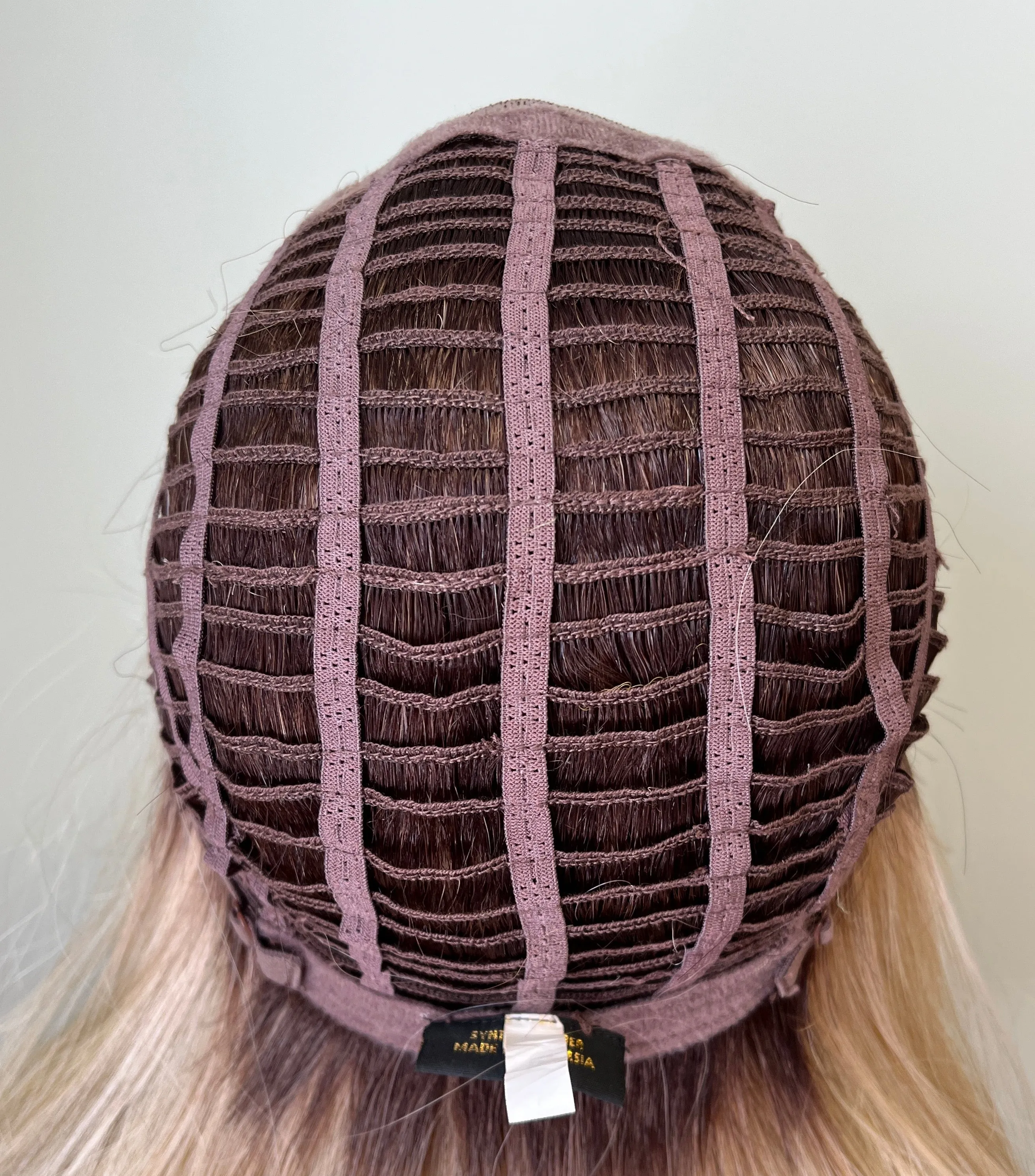 Preloved, Belle Tress, Spyhouse wig | Heat-friendly synthetic | Honey with Chai Latte | Average cap  | 22" length